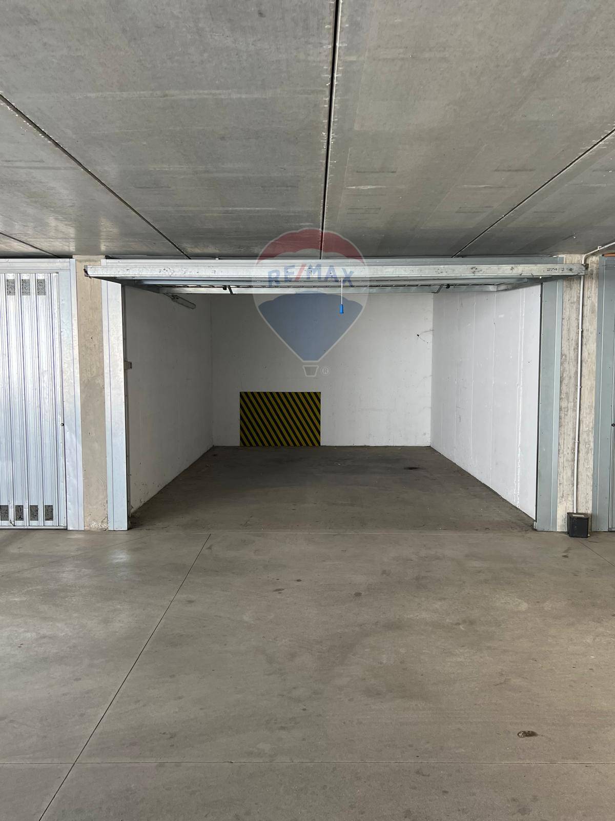 Garage/Box in vendita a Limbiate, Villaggio del Sole