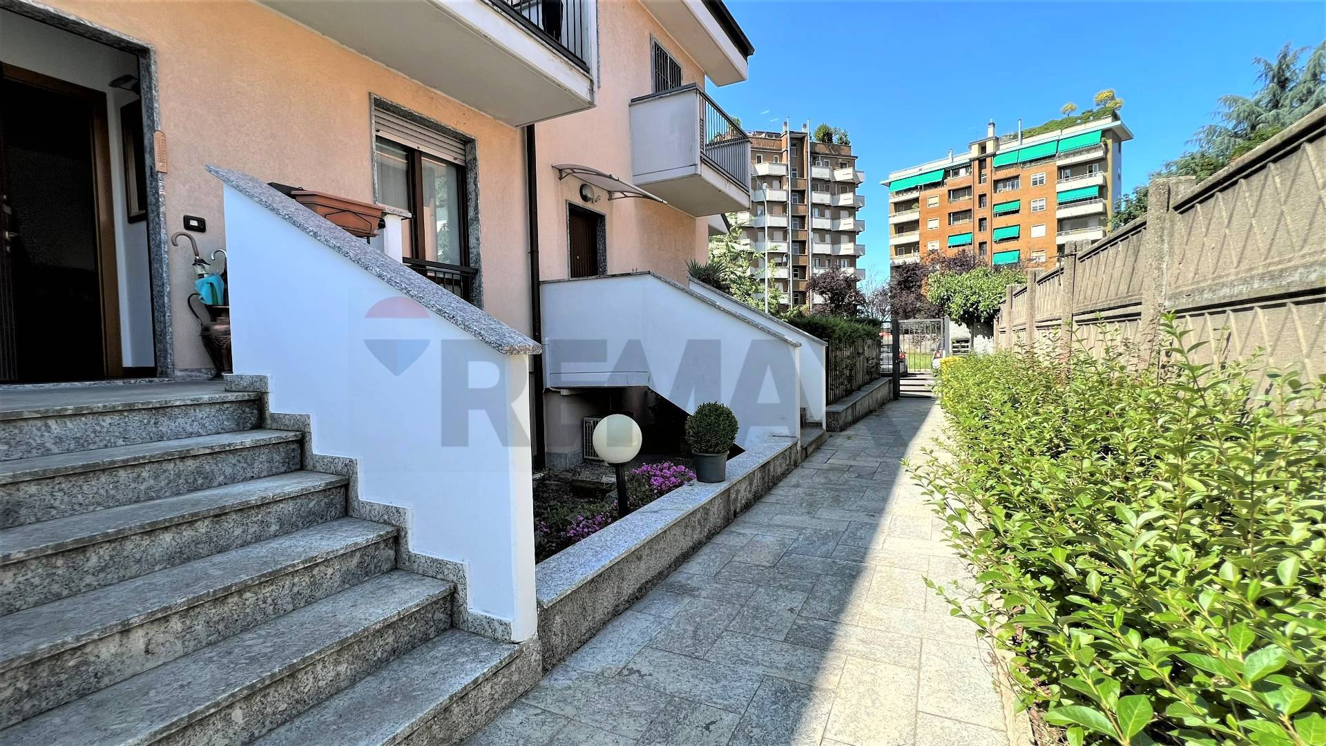 Villa a schiera in vendita a Rho, Zona San Pietro