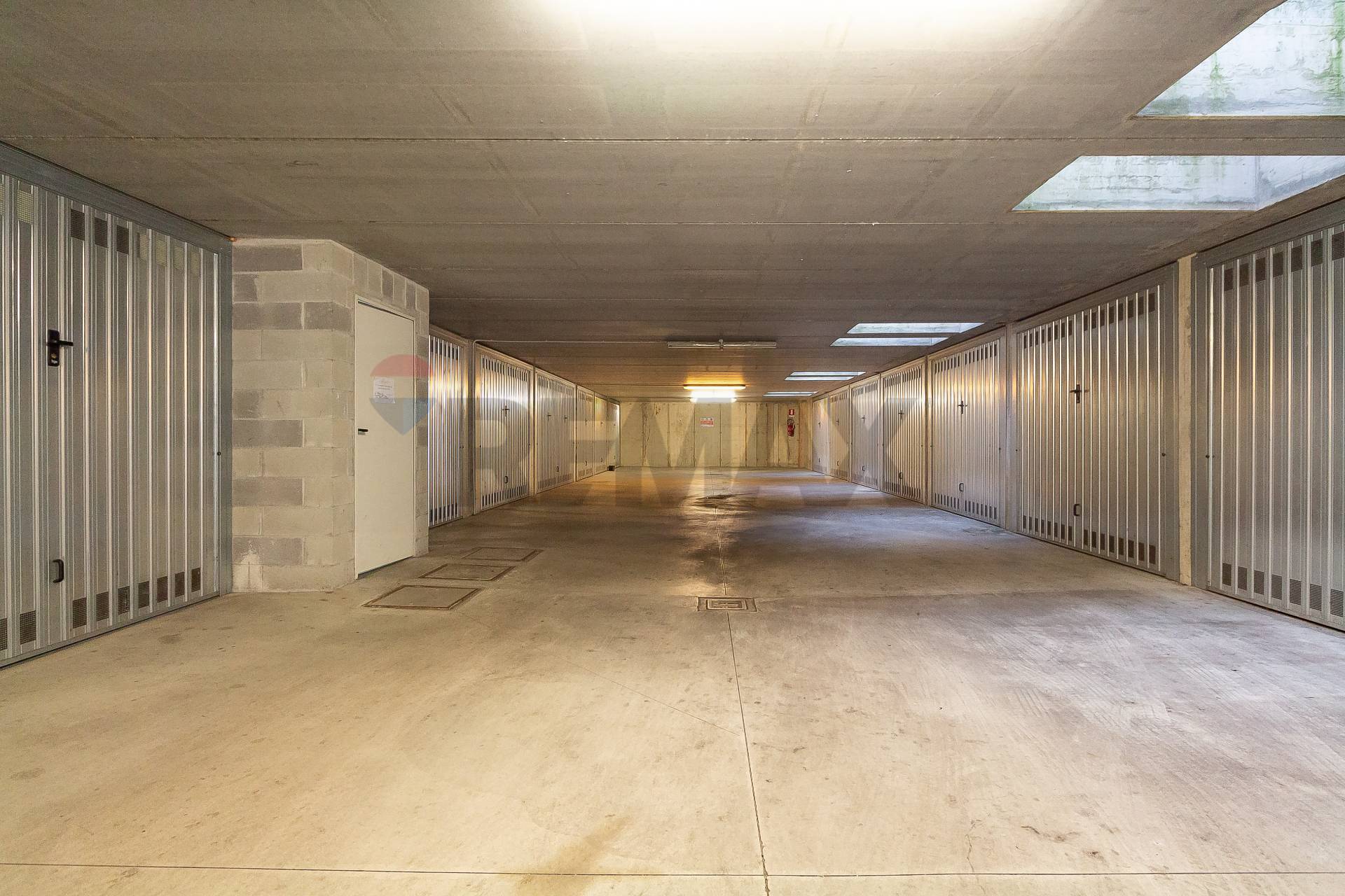 Garage/Box in vendita a Limbiate, Villaggio del Sole