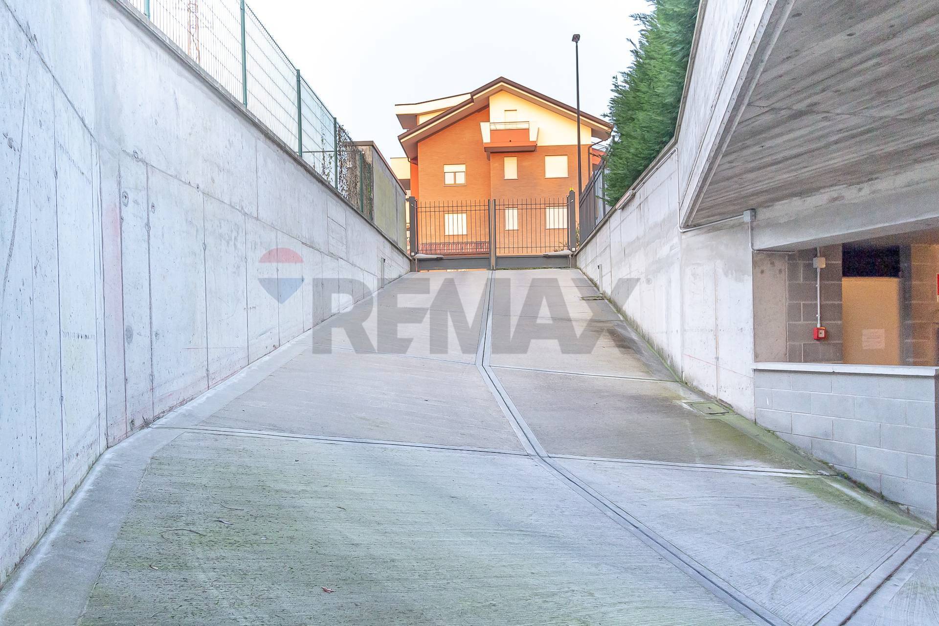 Garage/Box in vendita a Limbiate, Villaggio del Sole