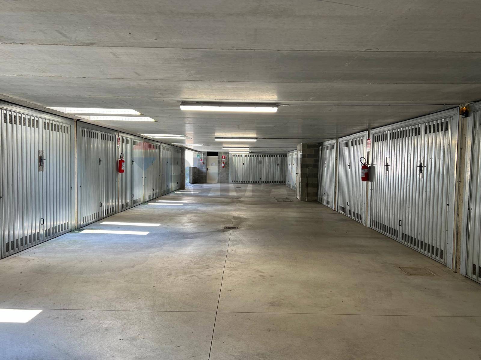 Garage/Box in vendita a Limbiate, Villaggio del Sole