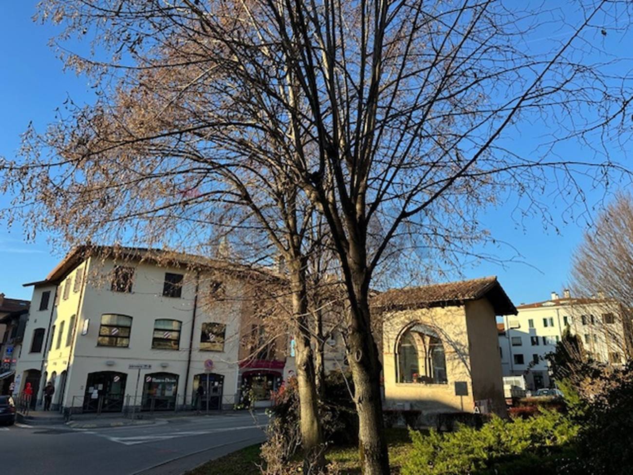 Locale Commerciale in vendita a Malnate