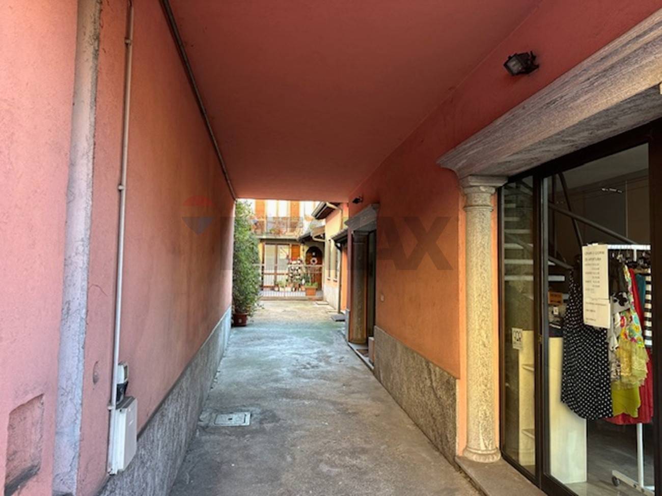 Locale Commerciale in vendita a Malnate