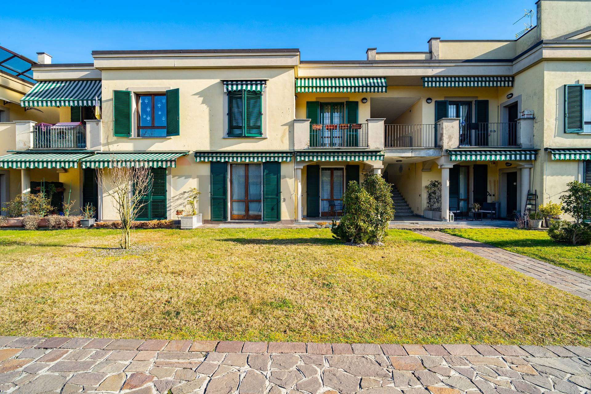 Appartamento in vendita a Carugo