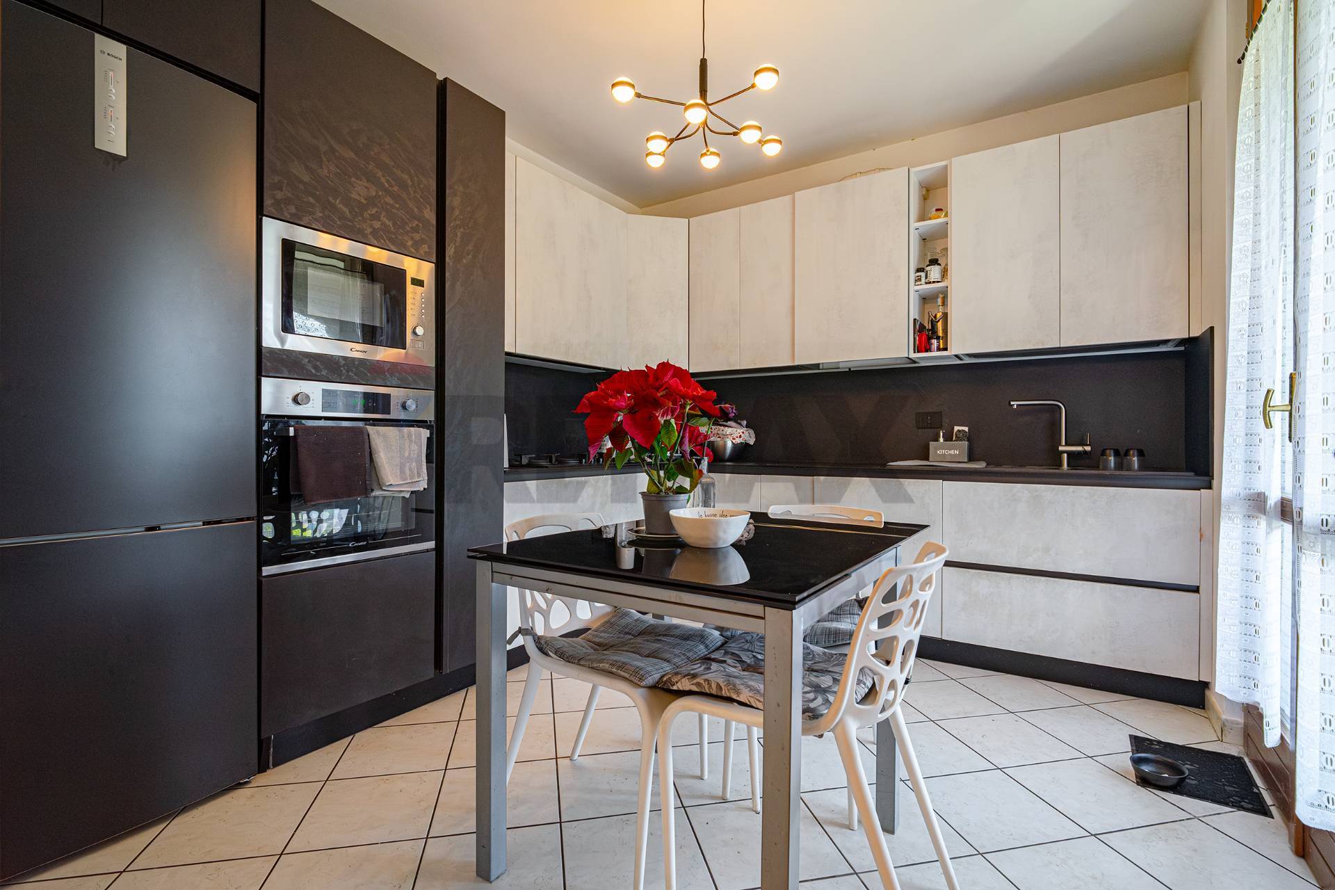 Appartamento in vendita a Carugo