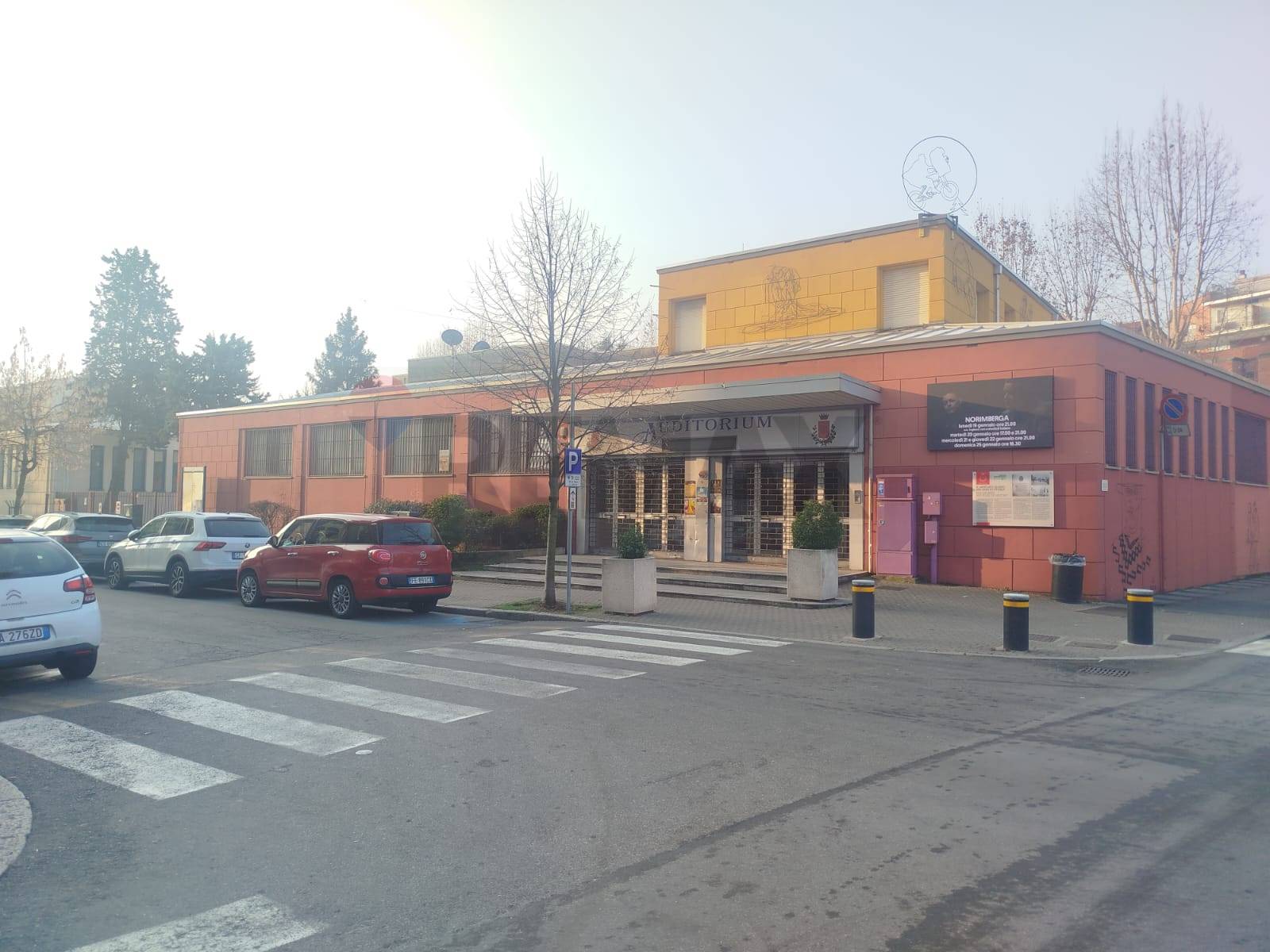 Negozio in vendita a Rho