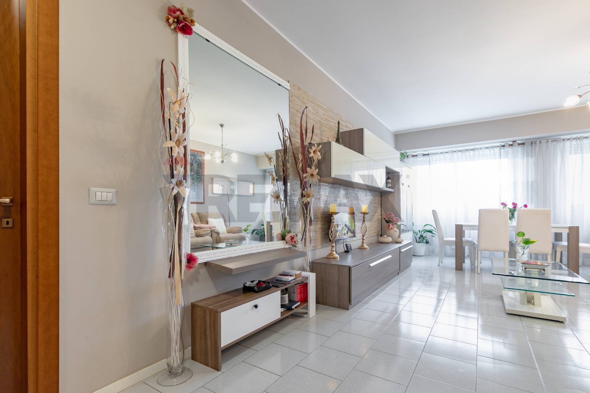 Appartamento in vendita a Rho, Zona Esselunga