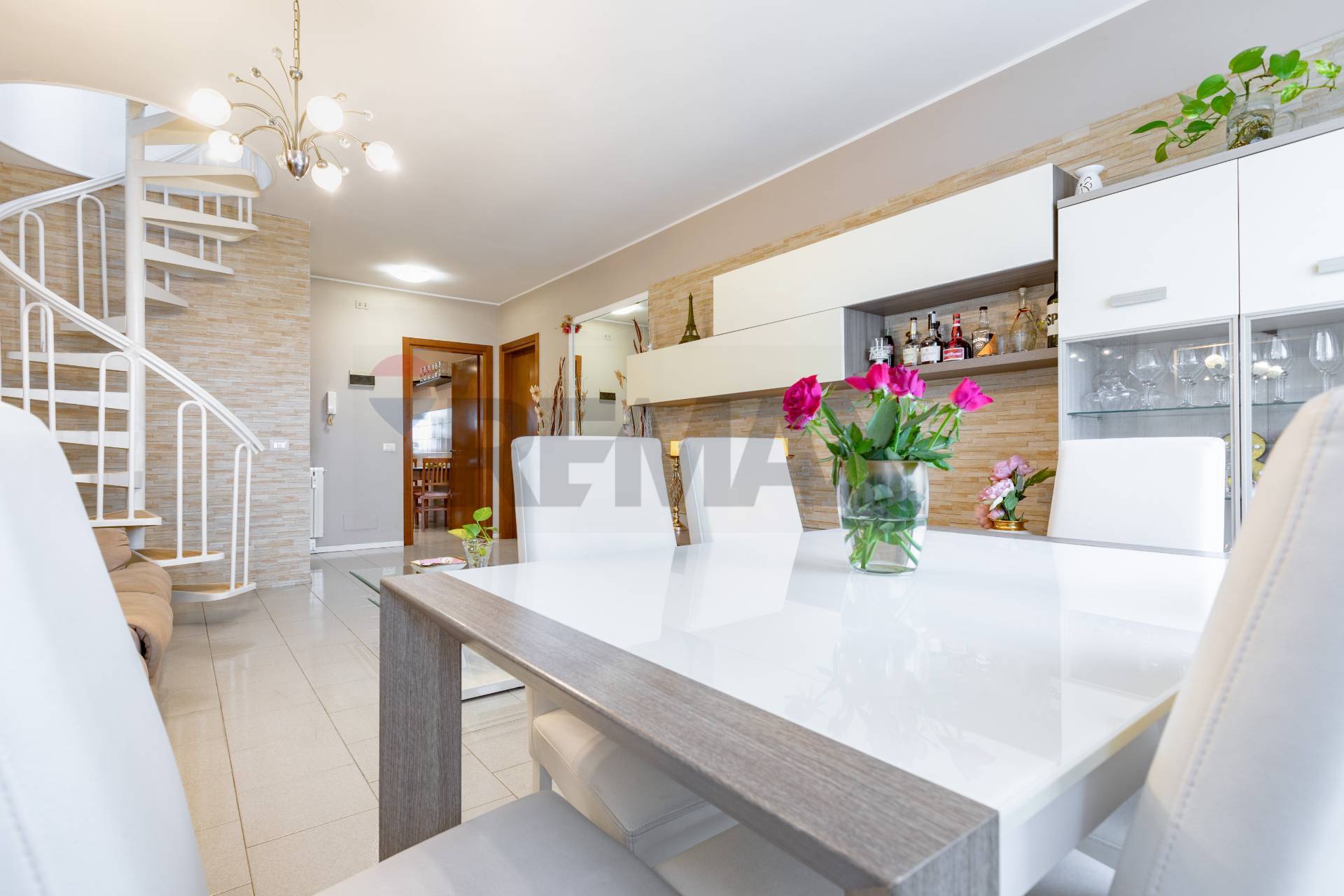 Appartamento in vendita a Rho, Zona Esselunga