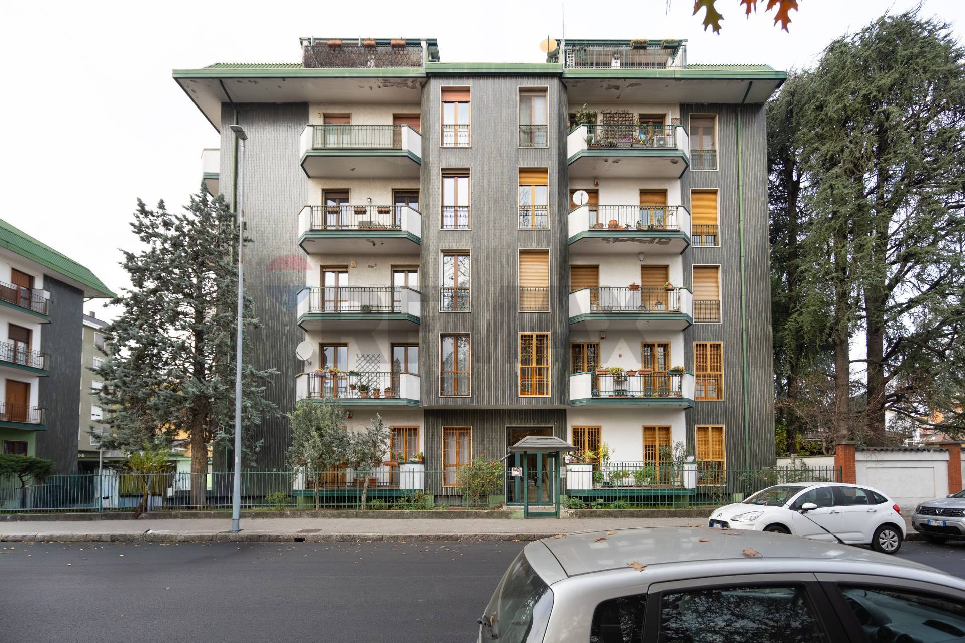 Appartamento in vendita a Garbagnate Milanese, Zona Centro