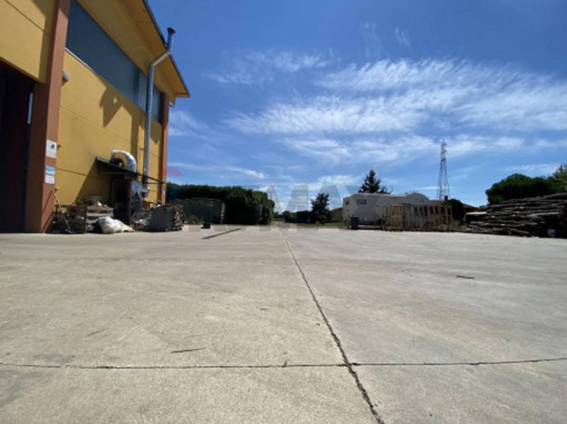 Capannone Industriale in vendita a Marcallo con Casone, Barco