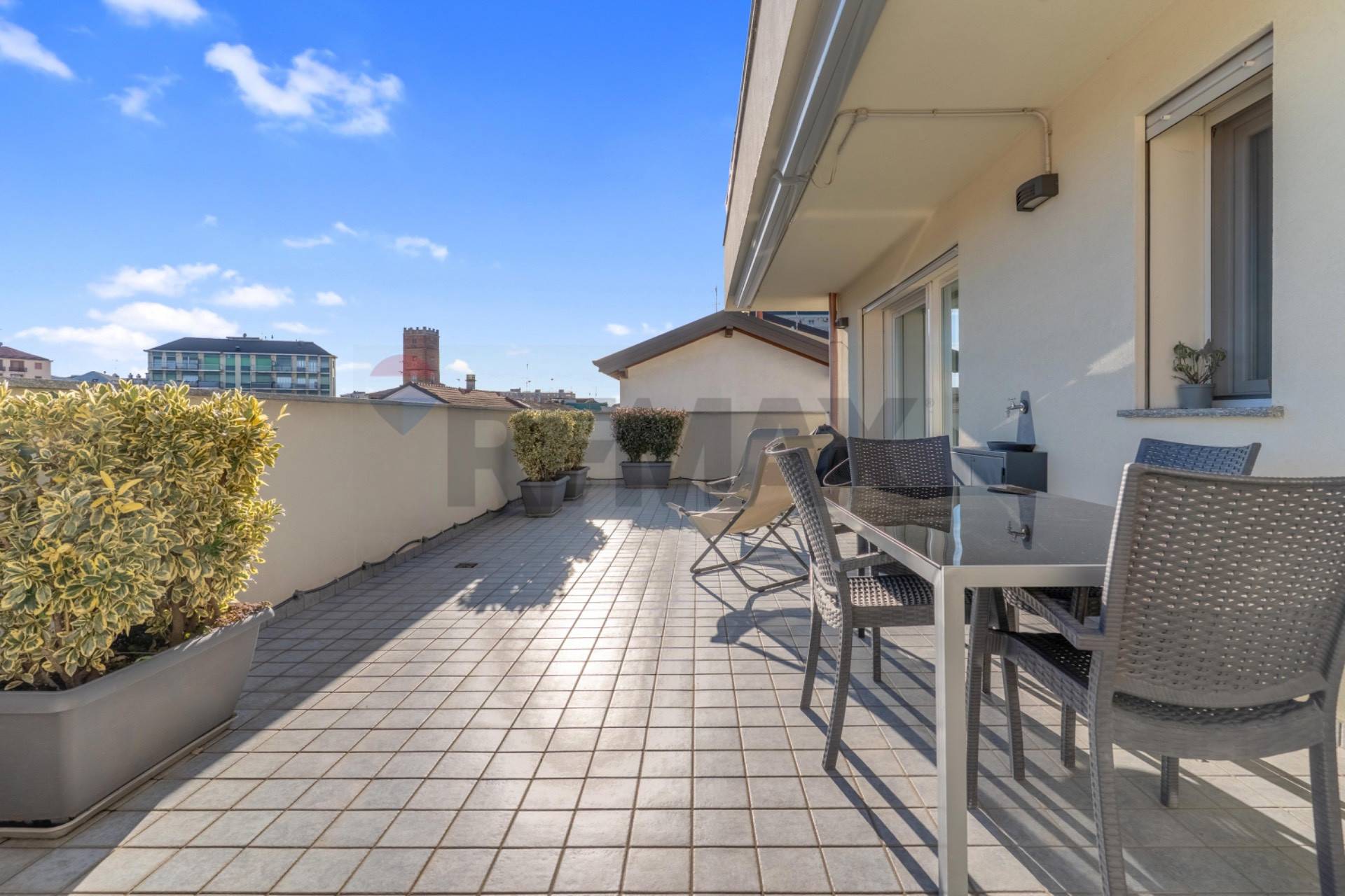 Appartamento in vendita a Rho, Zona Centro