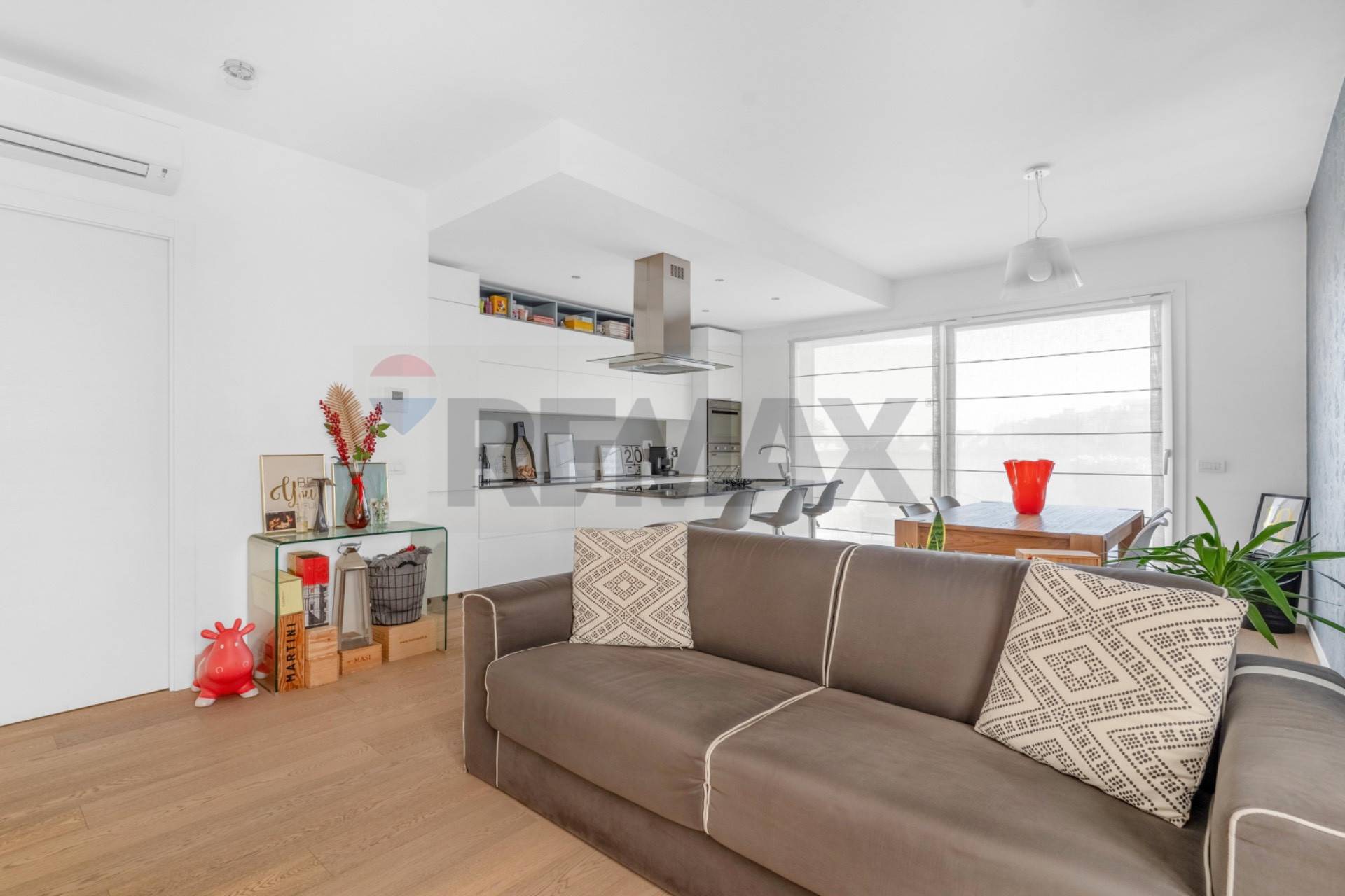 Appartamento in vendita a Rho, Zona Centro