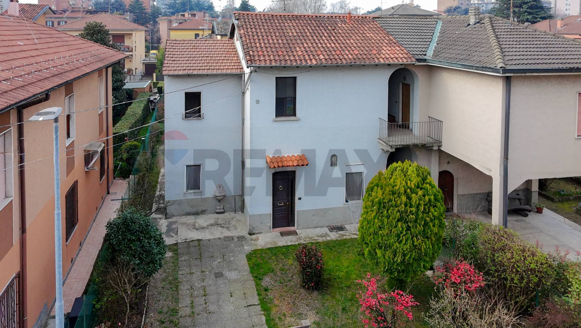 Villetta bifamiliare in vendita a Rho, Zona Centro