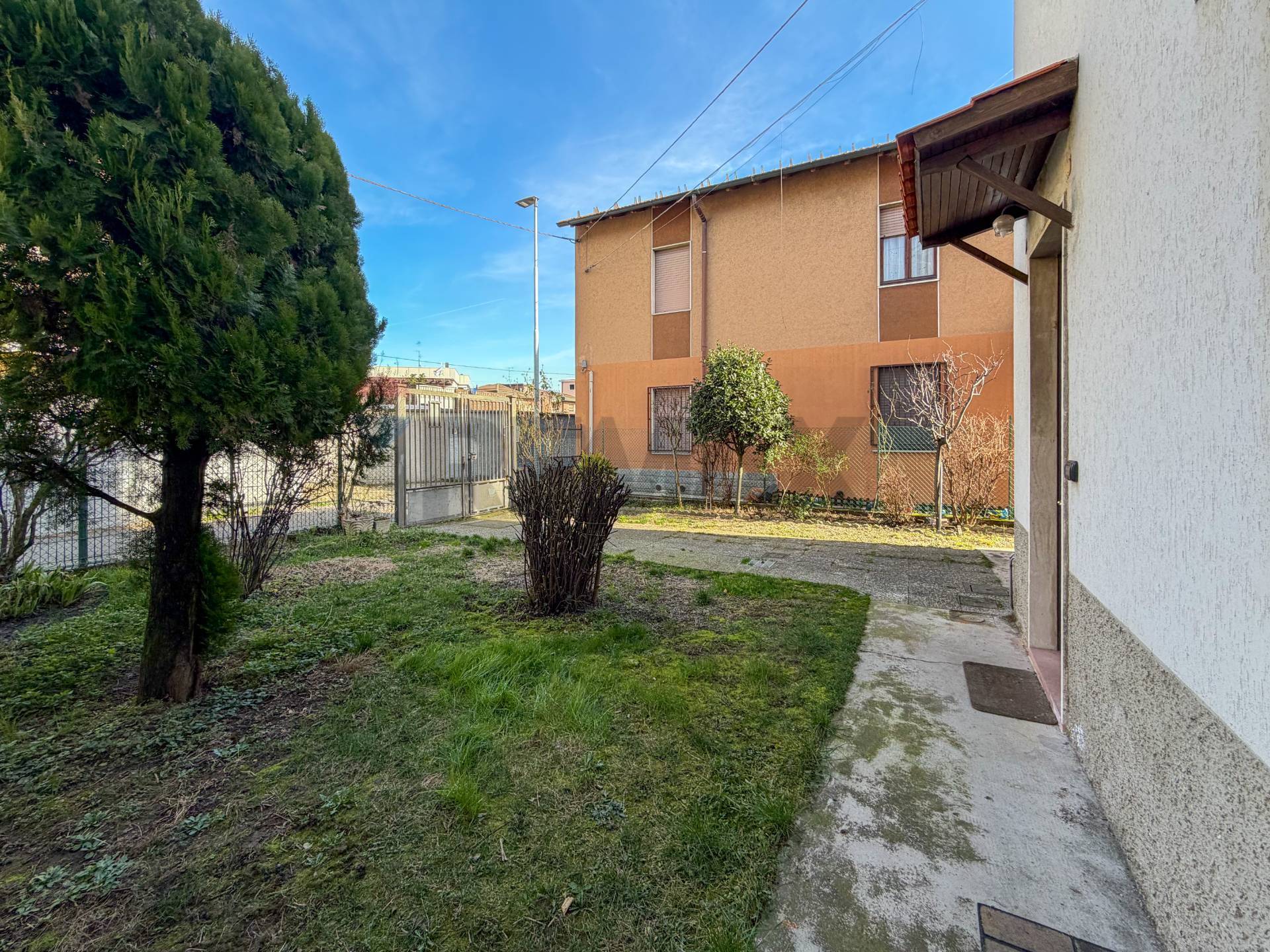 Villetta bifamiliare in vendita a Rho, Zona Centro