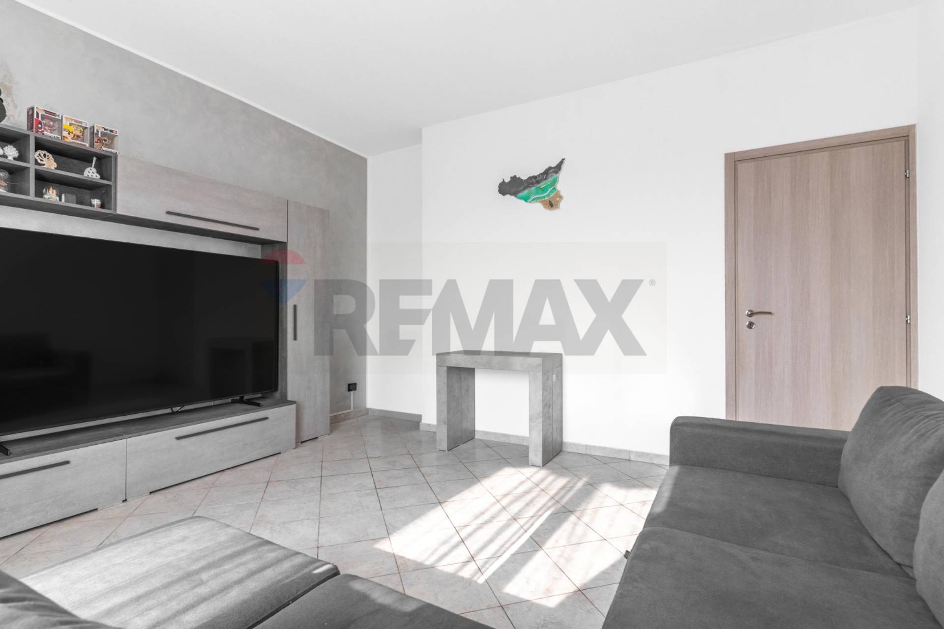 Appartamento in vendita a Rho, Zona San Pietro