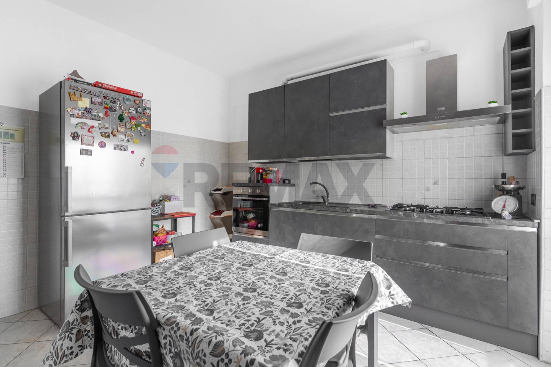 Appartamento in vendita a Rho, Zona San Pietro