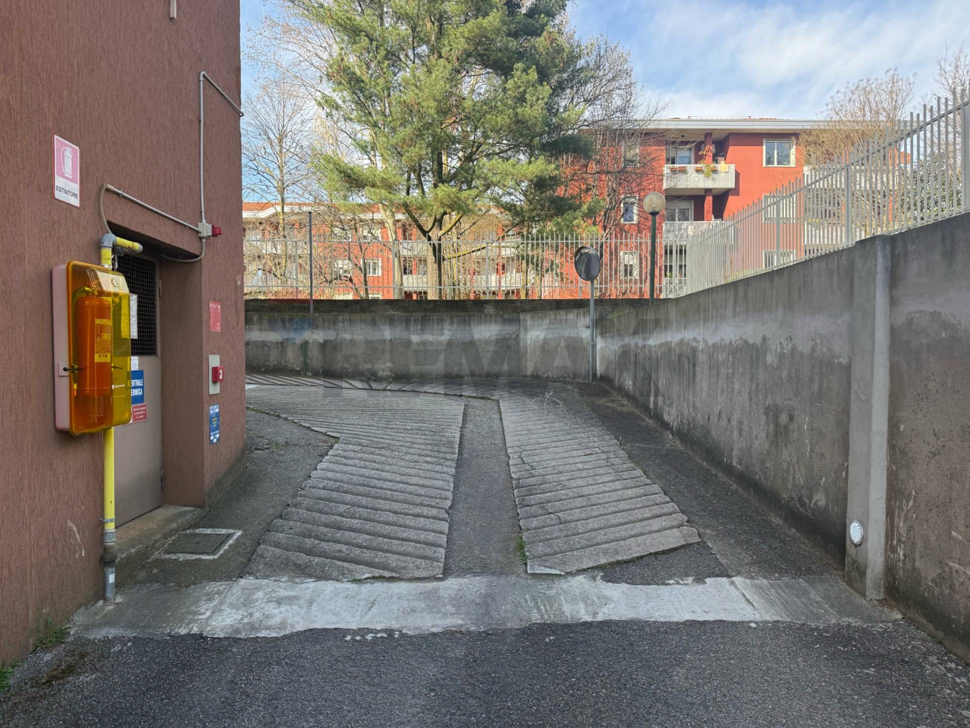 Garage/Box in vendita a Rho, Passirana