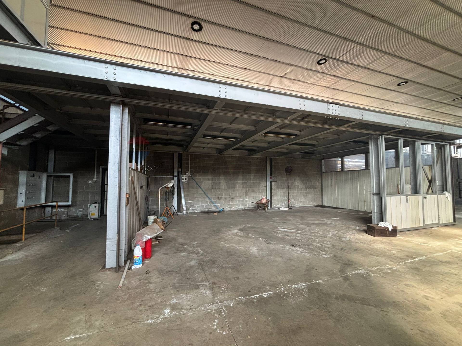 Capannone Industriale in vendita a Magenta