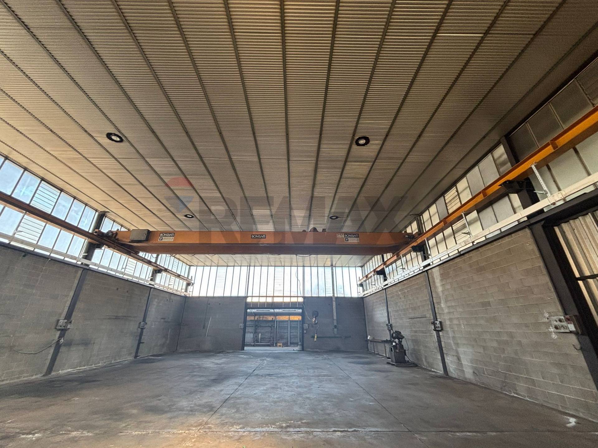 Capannone Industriale in vendita a Magenta