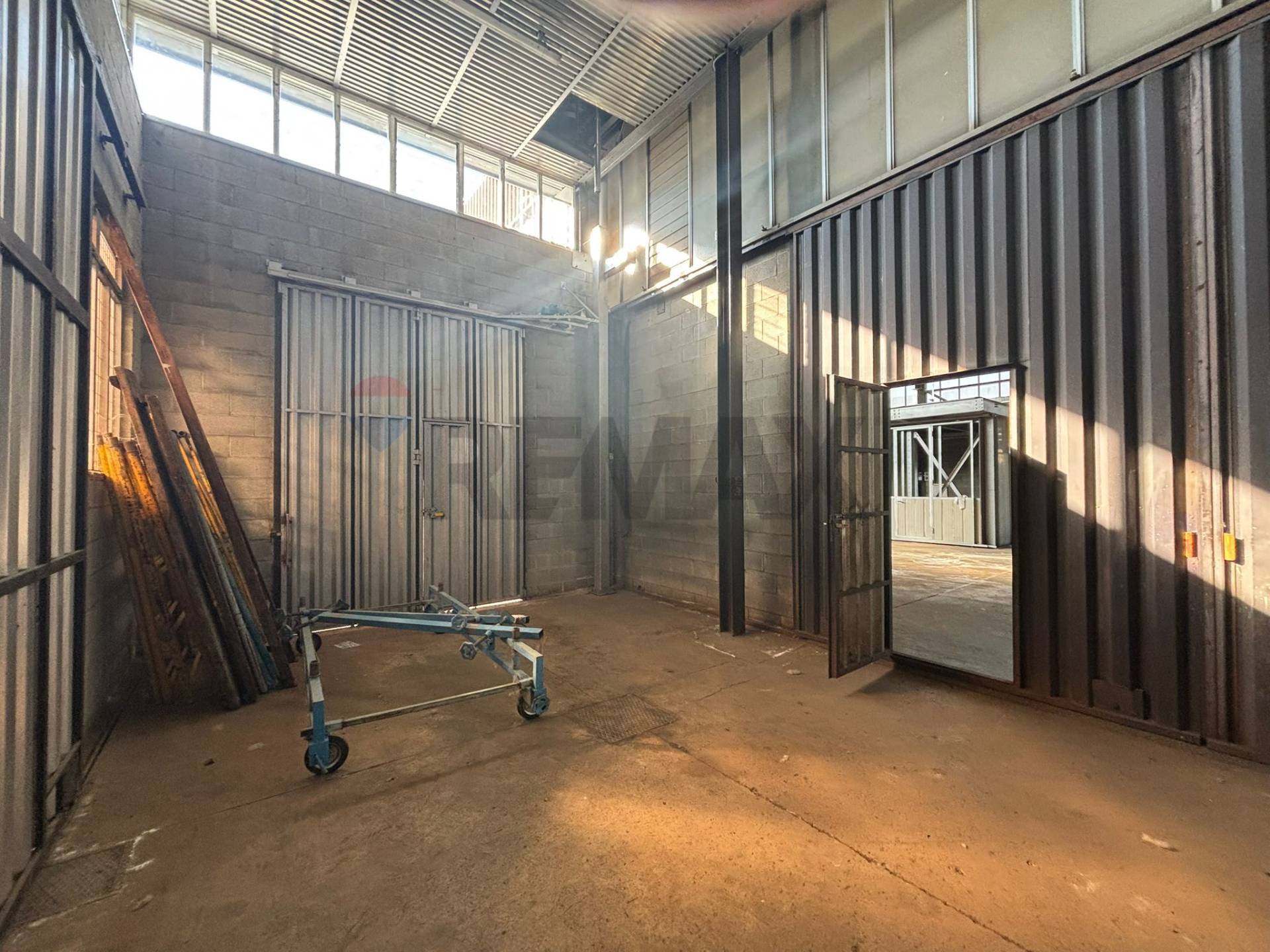 Capannone Industriale in vendita a Magenta