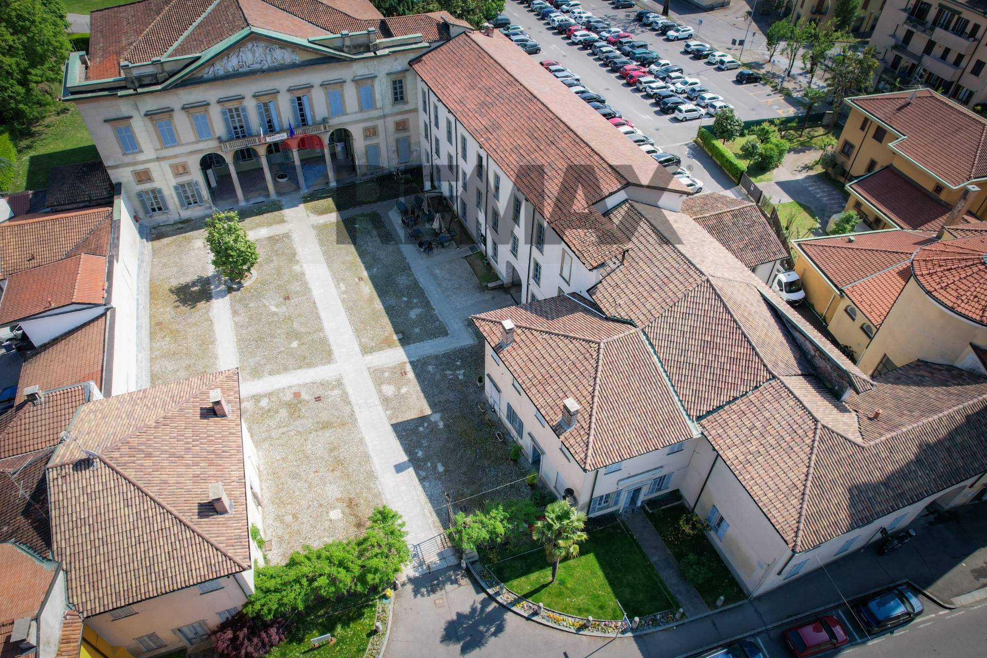 Locale Commerciale in vendita a Vanzago