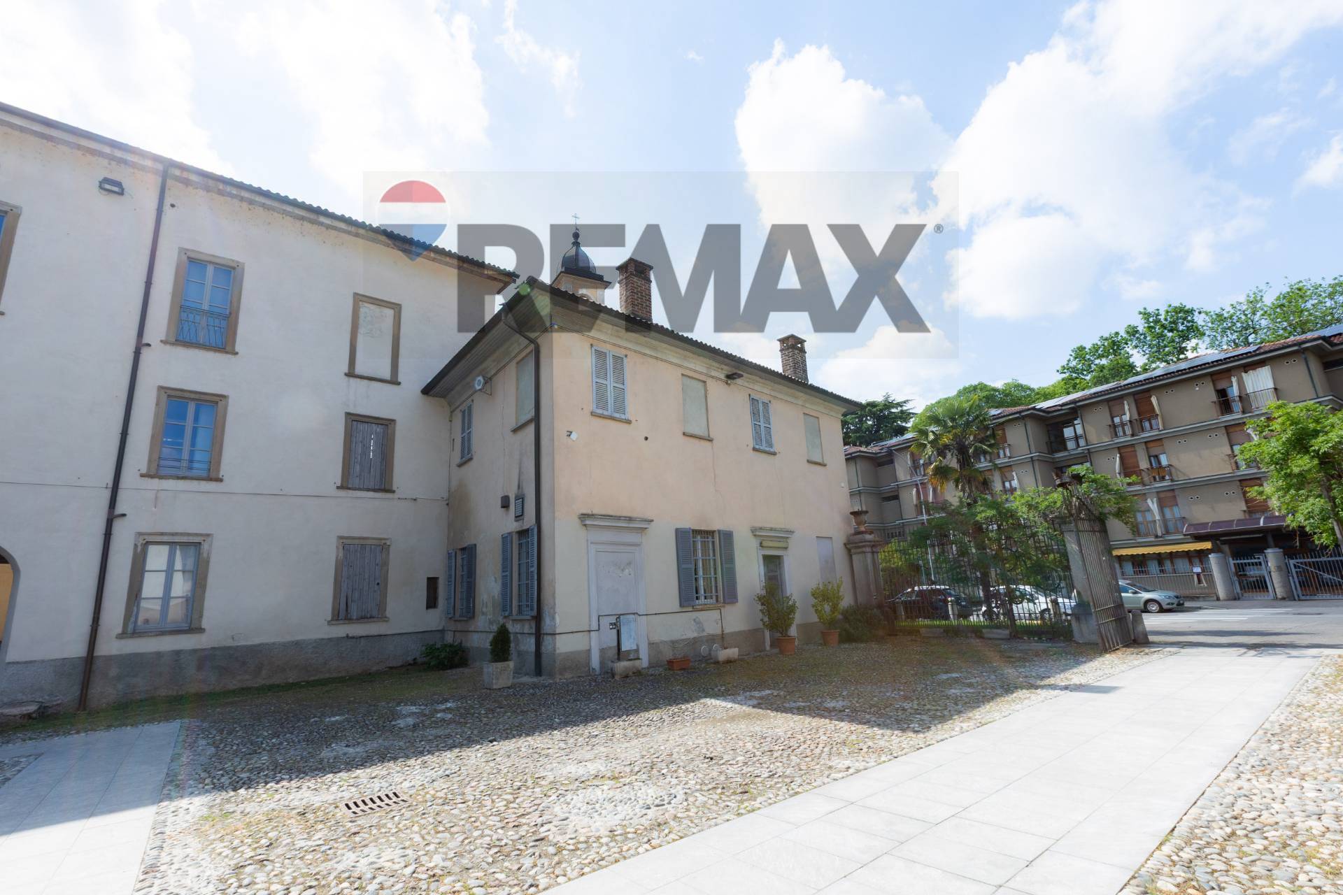 Locale Commerciale in vendita a Vanzago