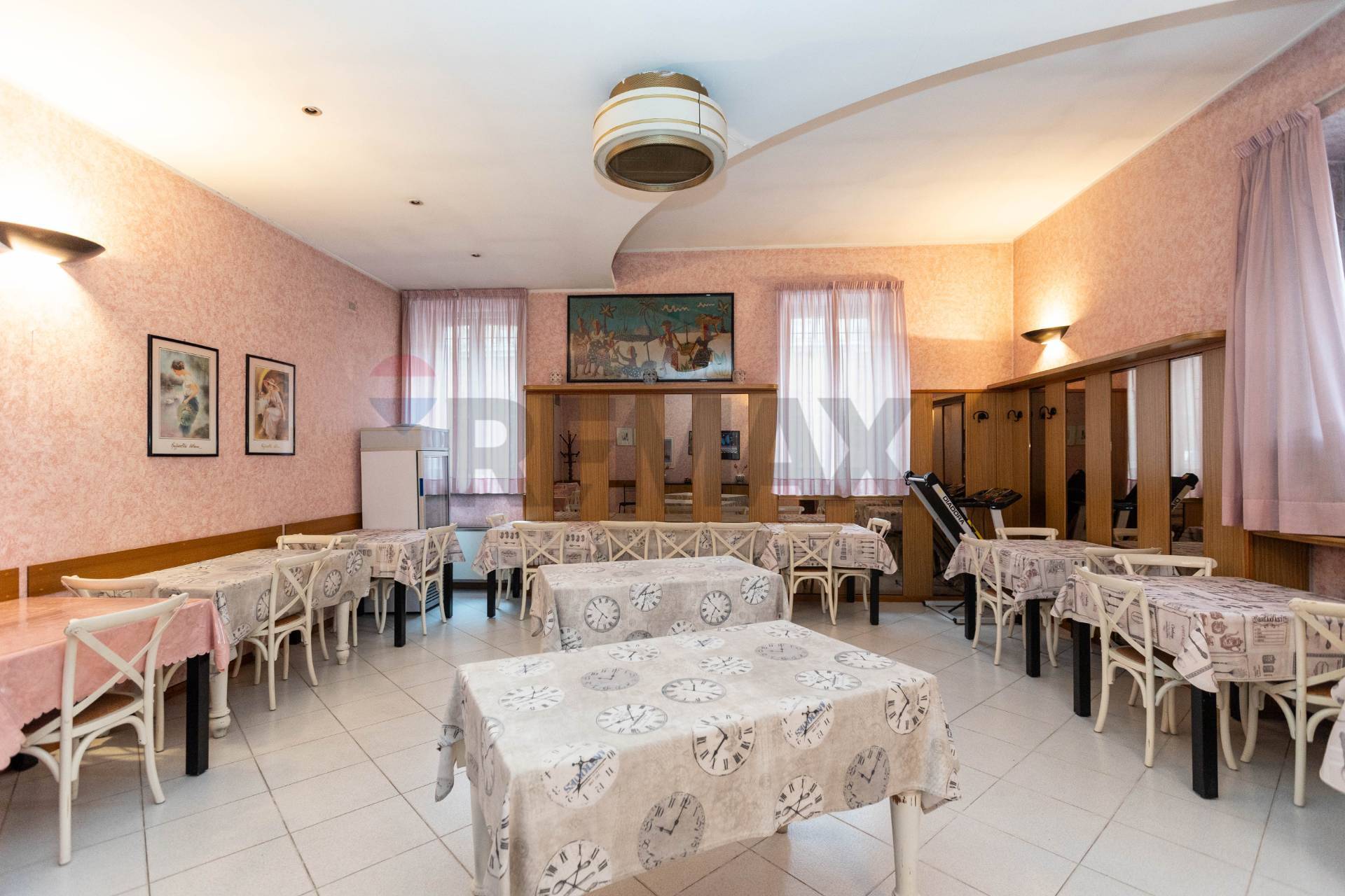 Locale Commerciale in vendita a Vanzago