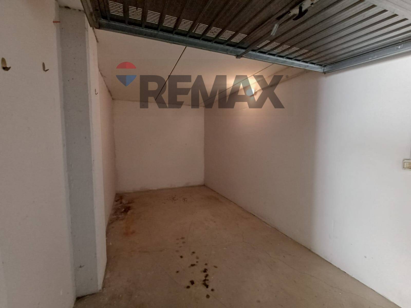Garage/Box in vendita a Settimo Milanese, Seguro