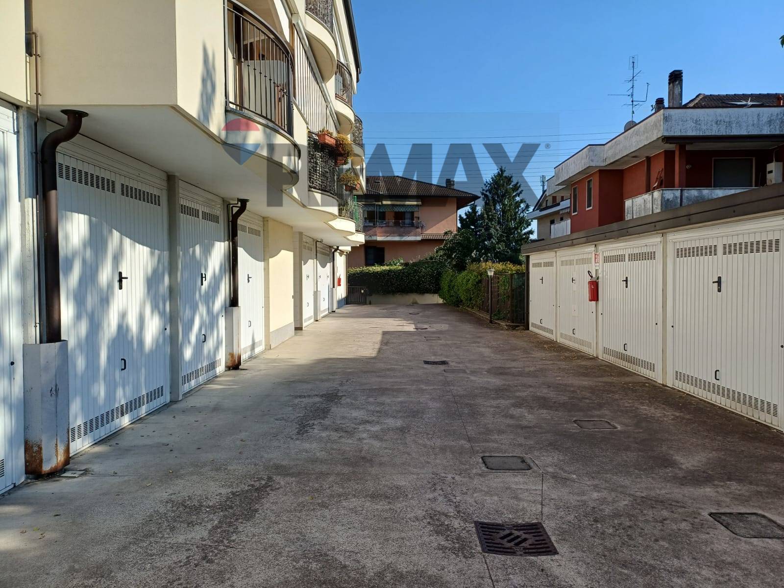 Garage/Box in vendita a Settimo Milanese, Seguro