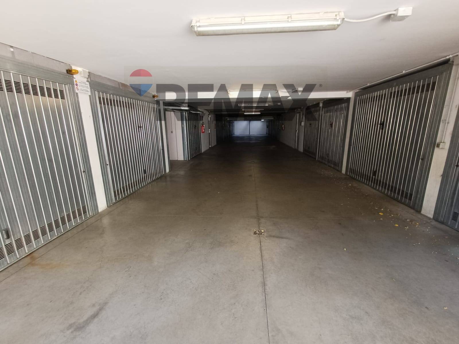 Garage/Box in vendita a Settimo Milanese, Seguro