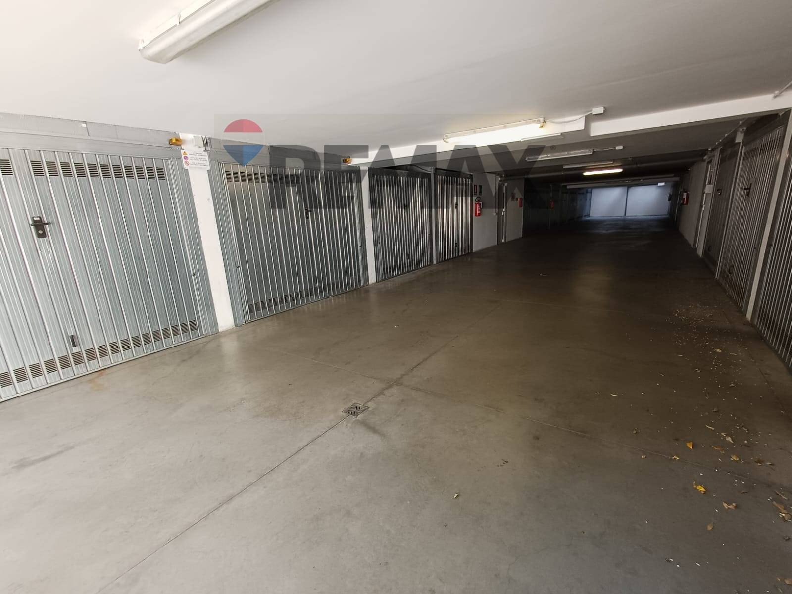 Garage/Box in vendita a Settimo Milanese, Seguro