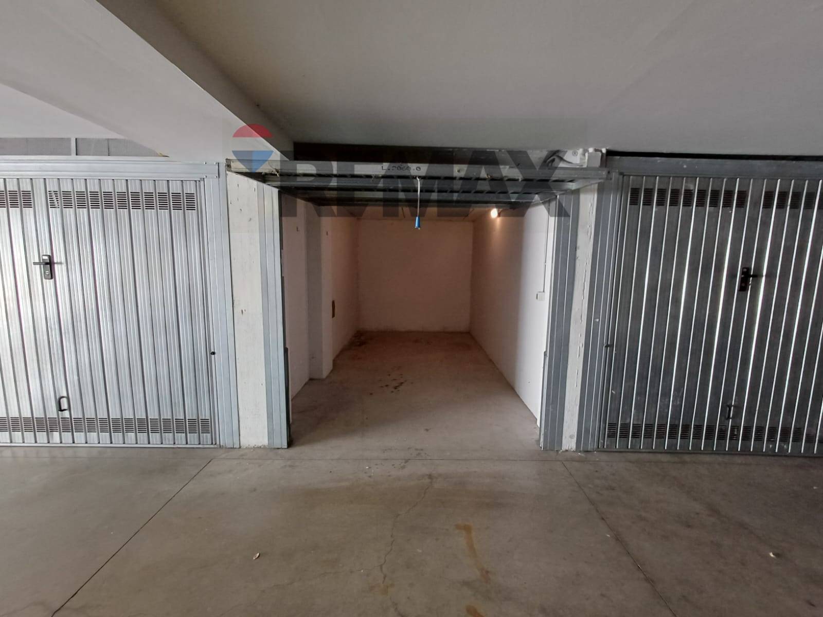 Garage/Box in vendita a Settimo Milanese, Seguro