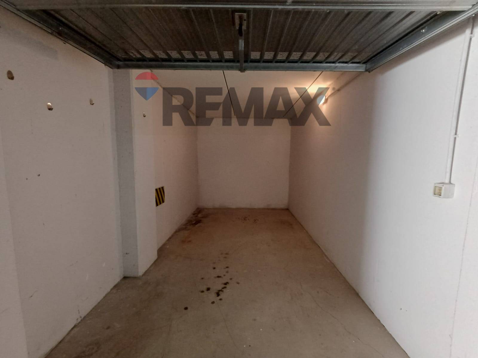 Garage/Box in vendita a Settimo Milanese, Seguro