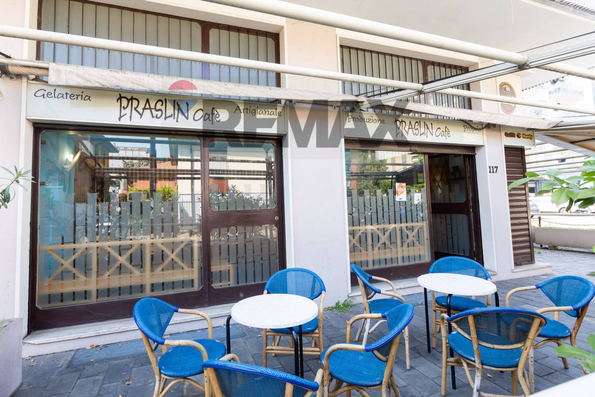 Bar in vendita a Rho, Zona San Carlo