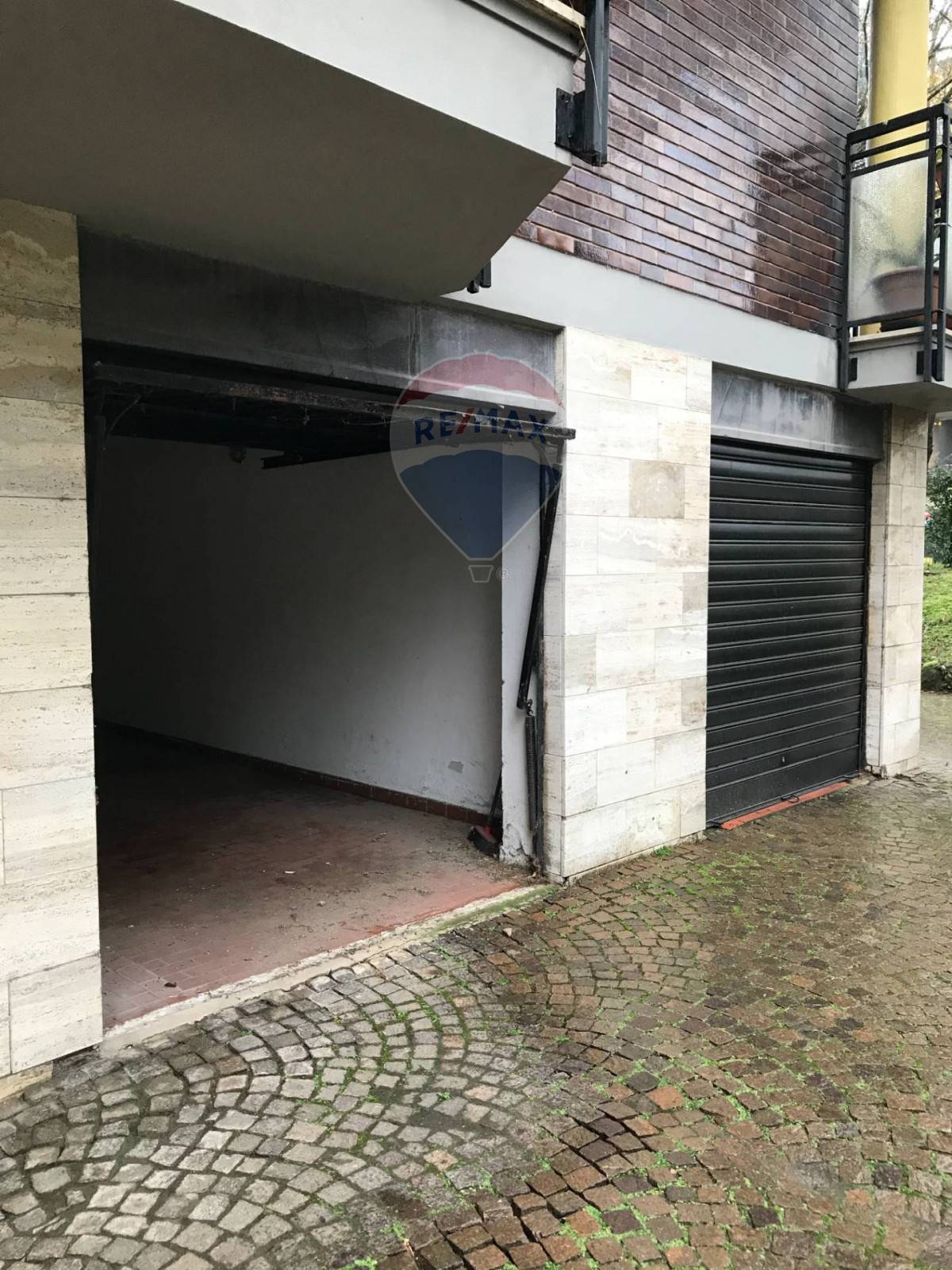 Garage/Box in vendita a Milano, S. Siro