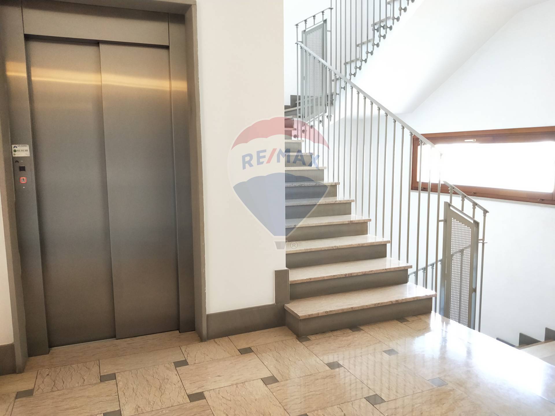 Ufficio in vendita a Gallarate, Cedrate