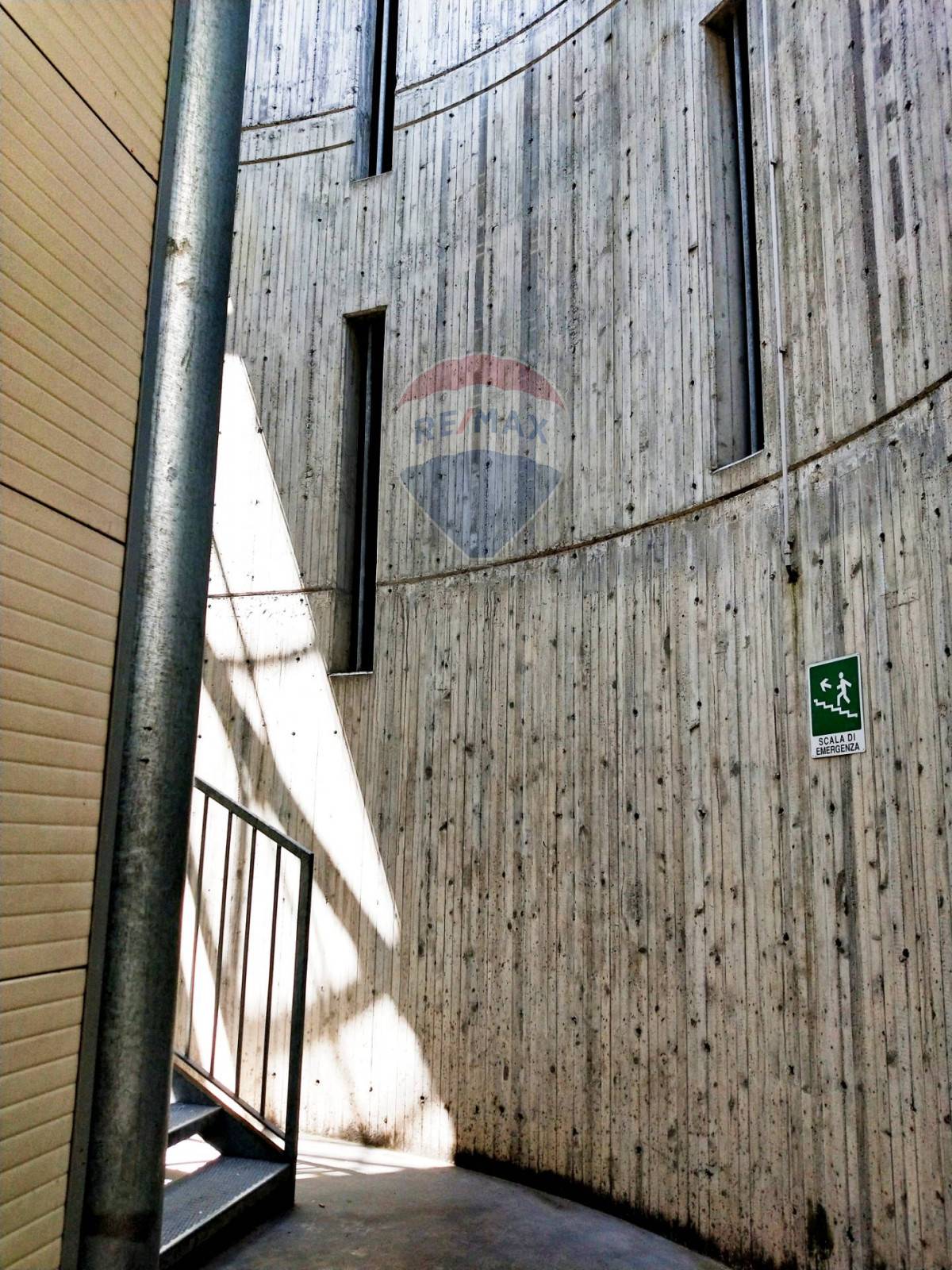 Ufficio in vendita a Gallarate, Cedrate