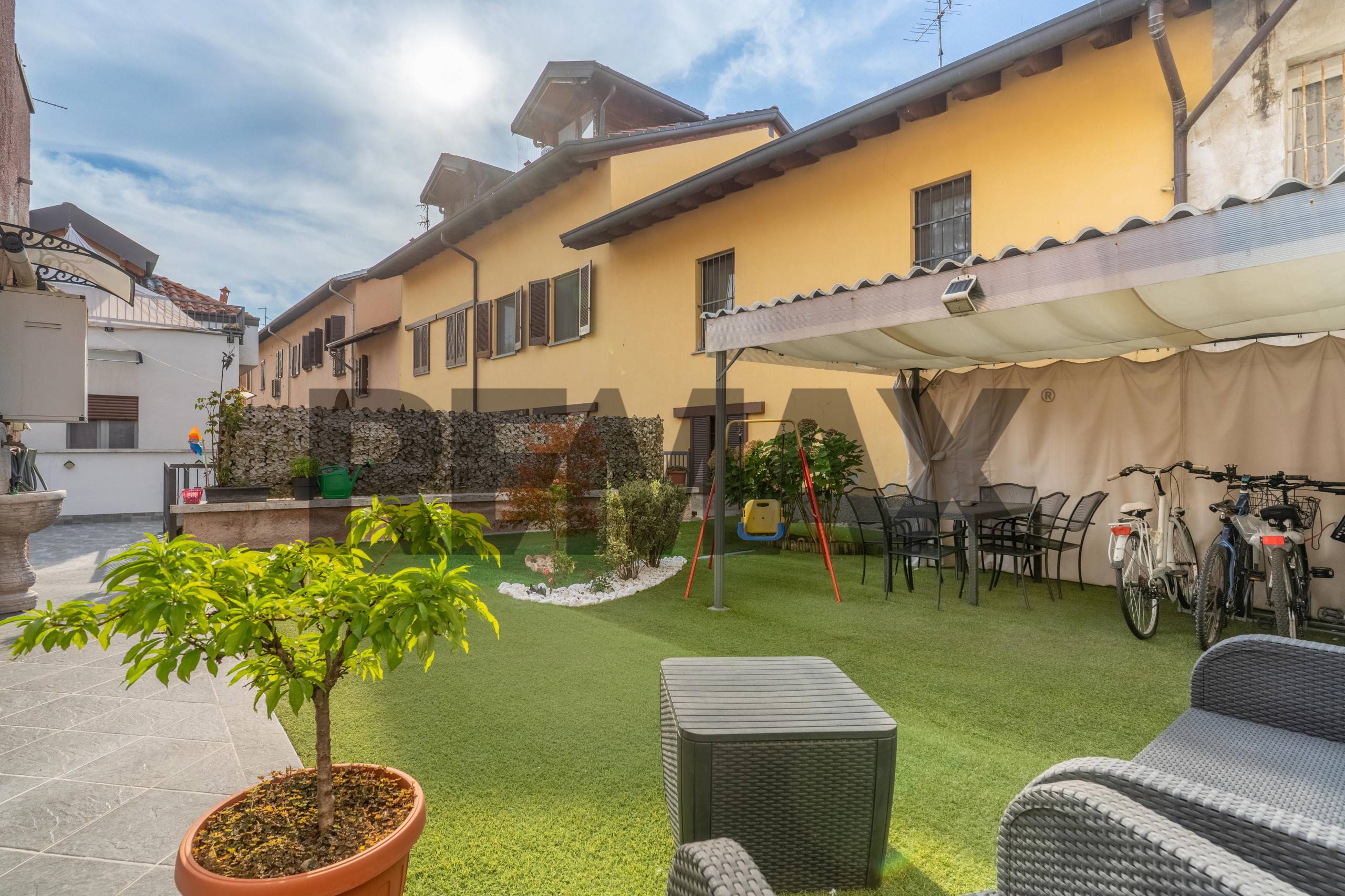 Casa Semindipendente in vendita a Rho, Zona Centro