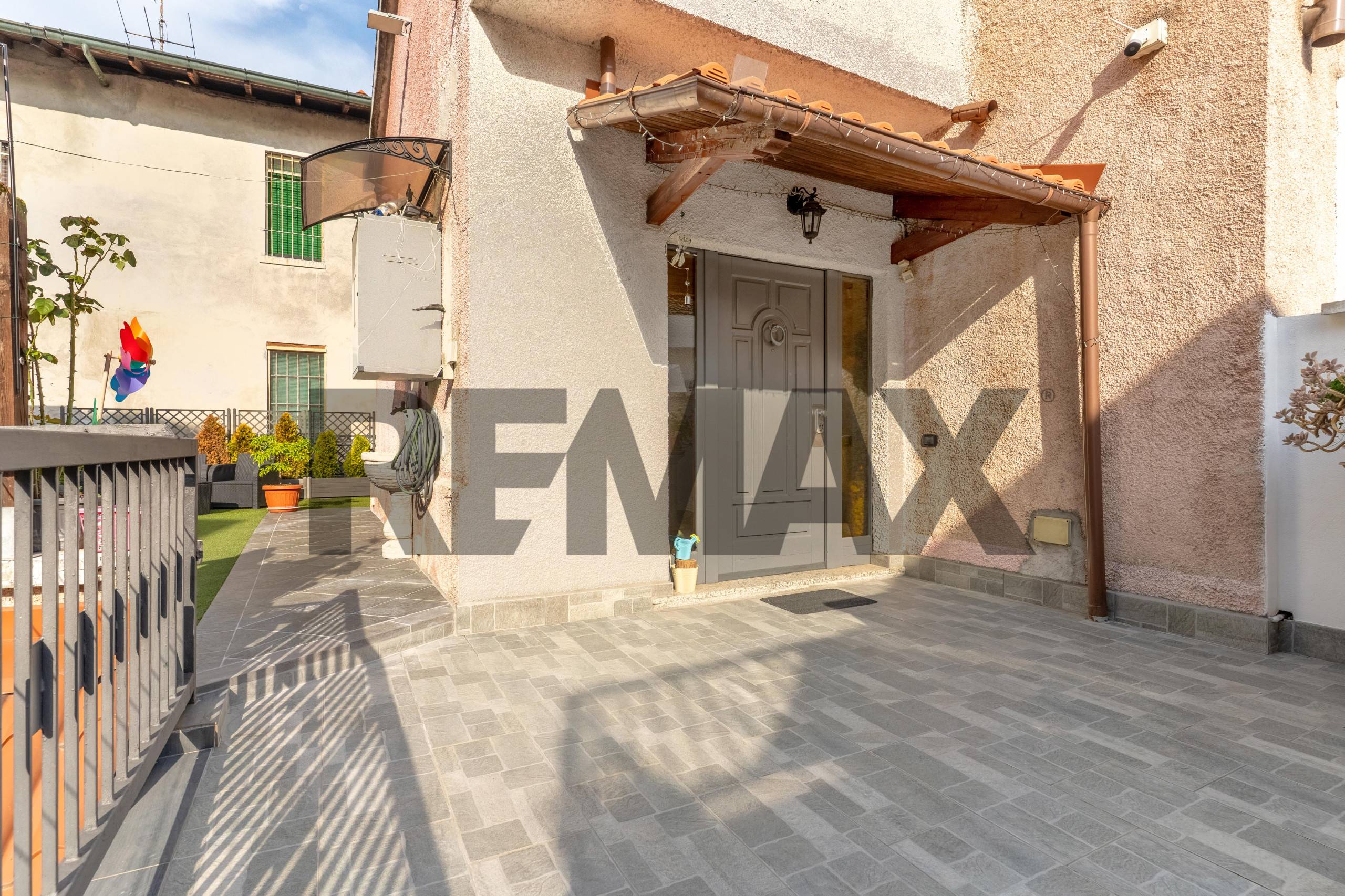 Casa Semindipendente in vendita a Rho, Zona Centro
