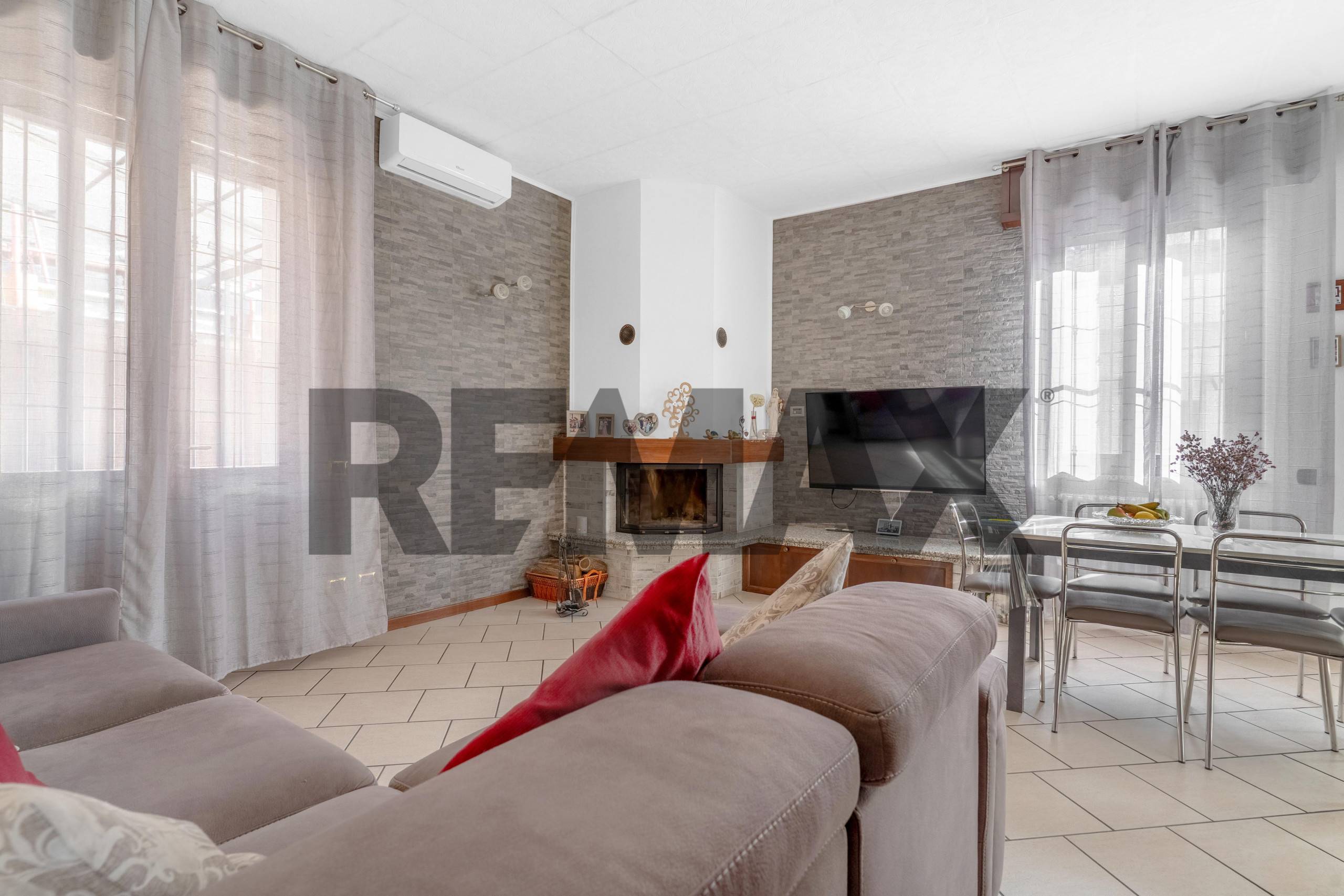 Casa Semindipendente in vendita a Rho, Zona Centro