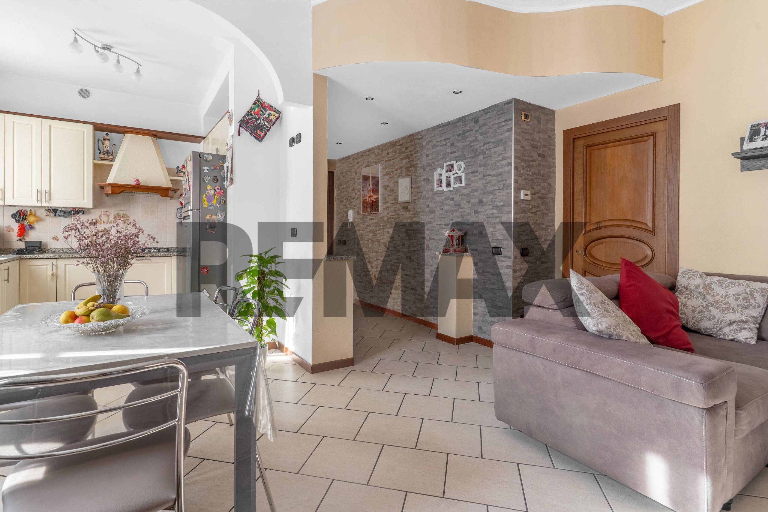 Casa Semindipendente in vendita a Rho, Zona Centro