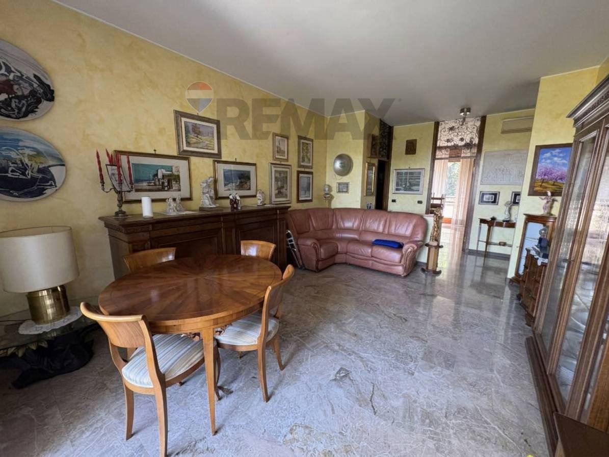 Appartamento in vendita a Rho, Zona San Carlo