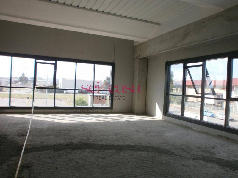 Locale commerciale in affitto a Grosseto, Artigianale