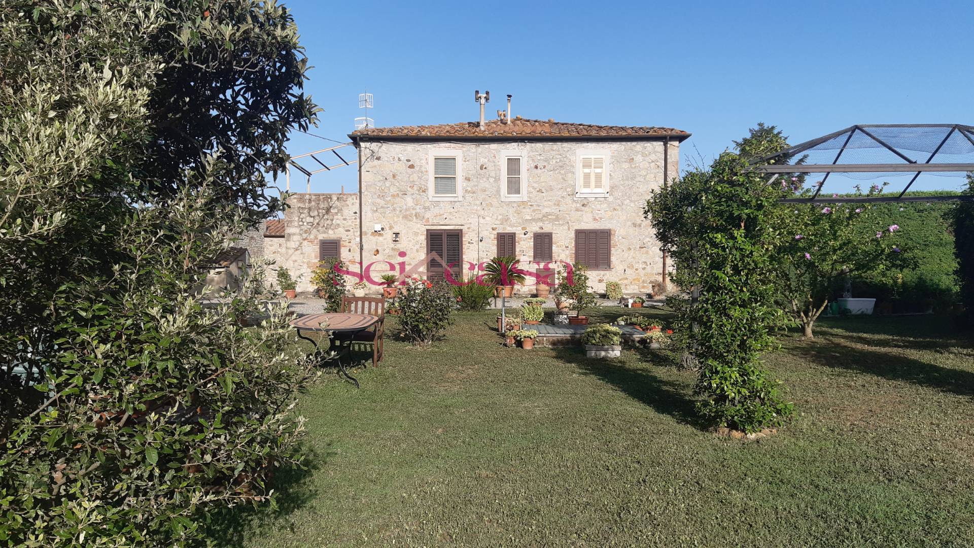 Porzione di Casale in vendita a Roccastrada