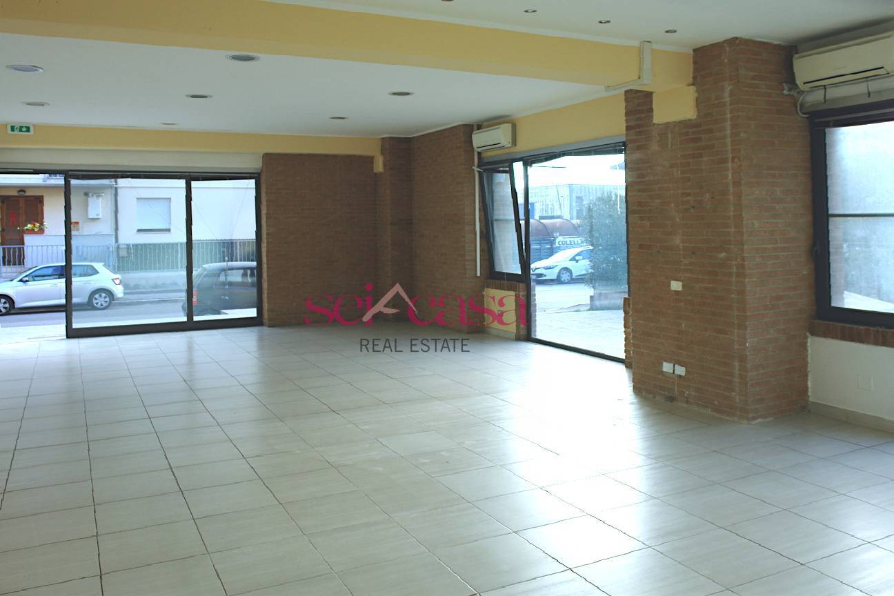 Locale commerciale in vendita a Grosseto, Citt