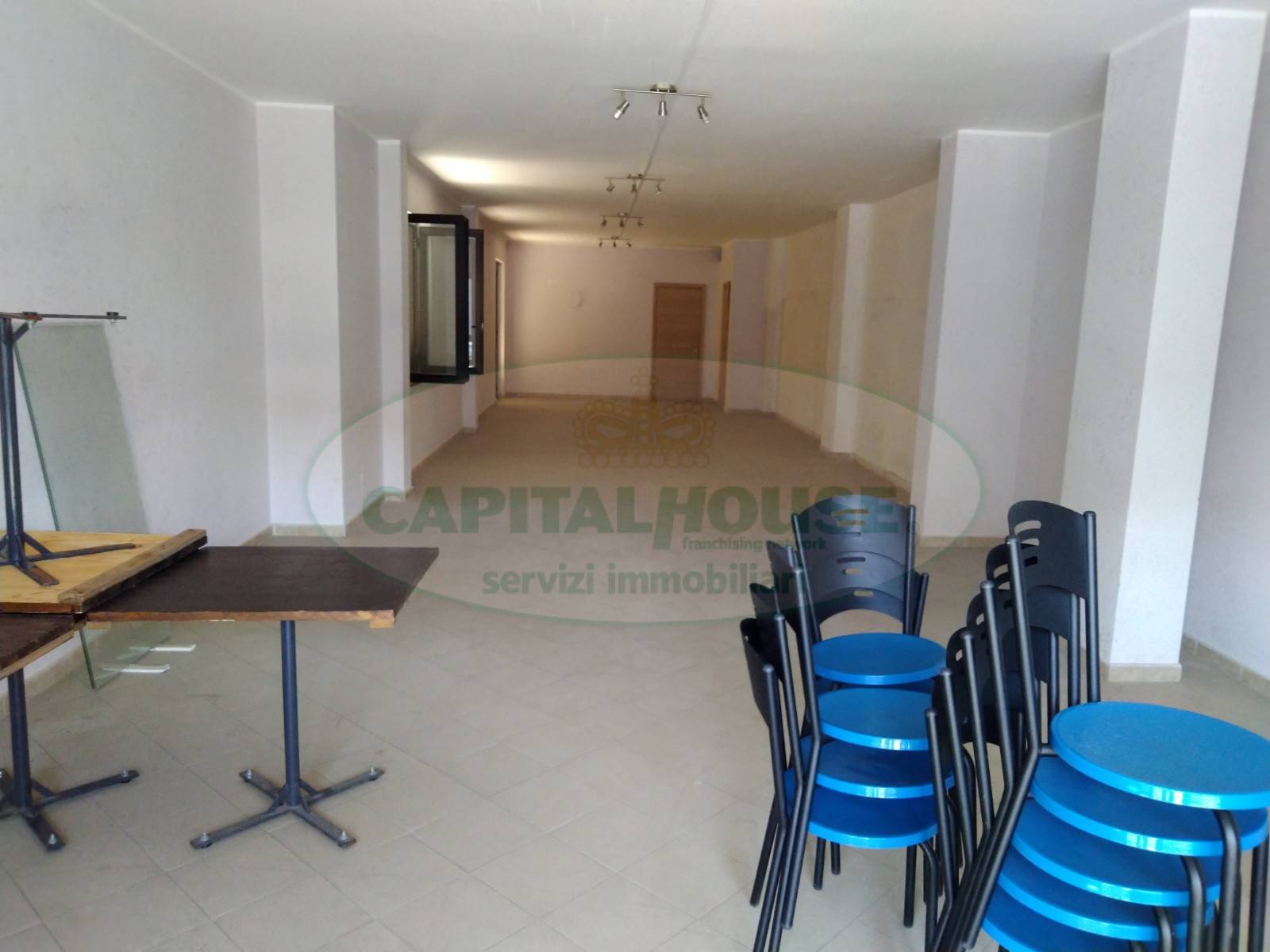 Attivit commerciale in affitto a Nola