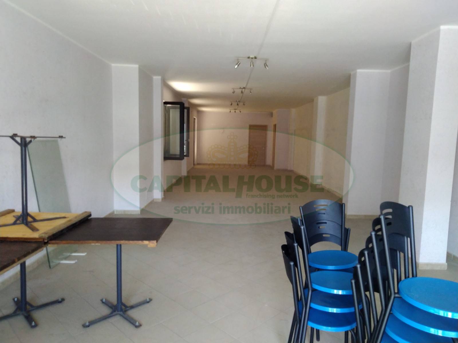 Attivit commerciale in affitto a Nola