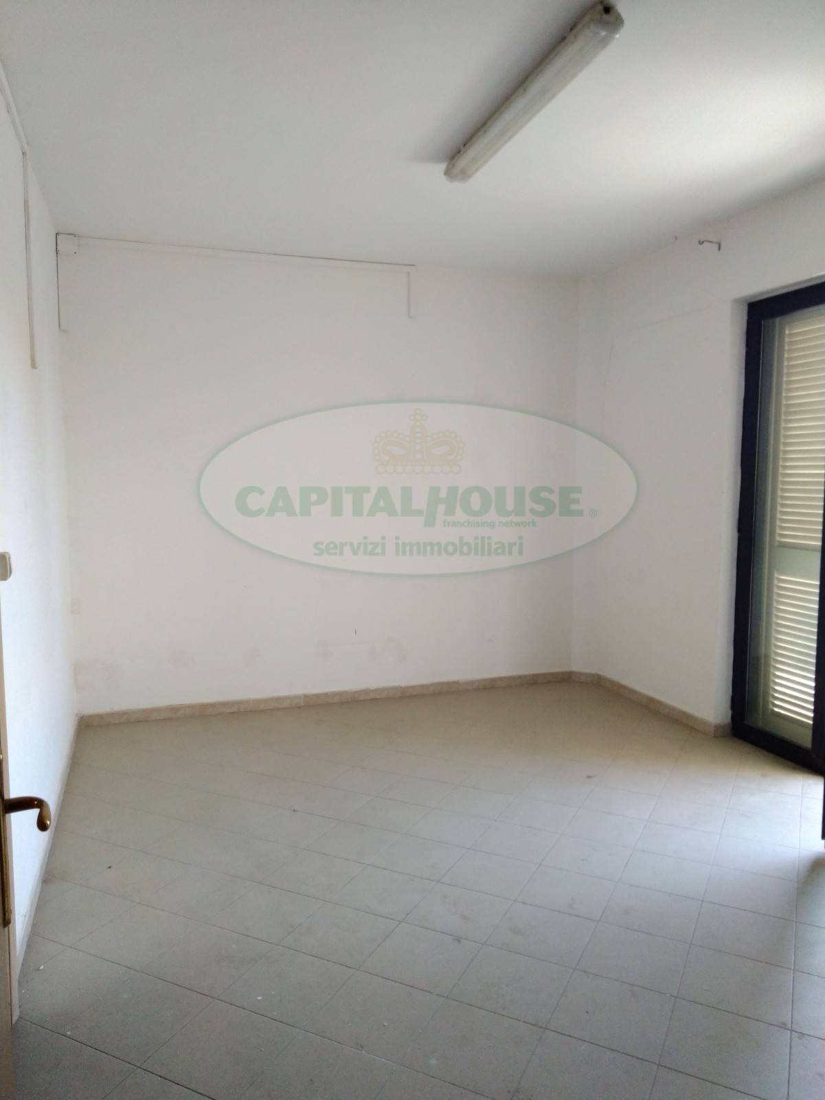 Attivit commerciale in affitto a Nola