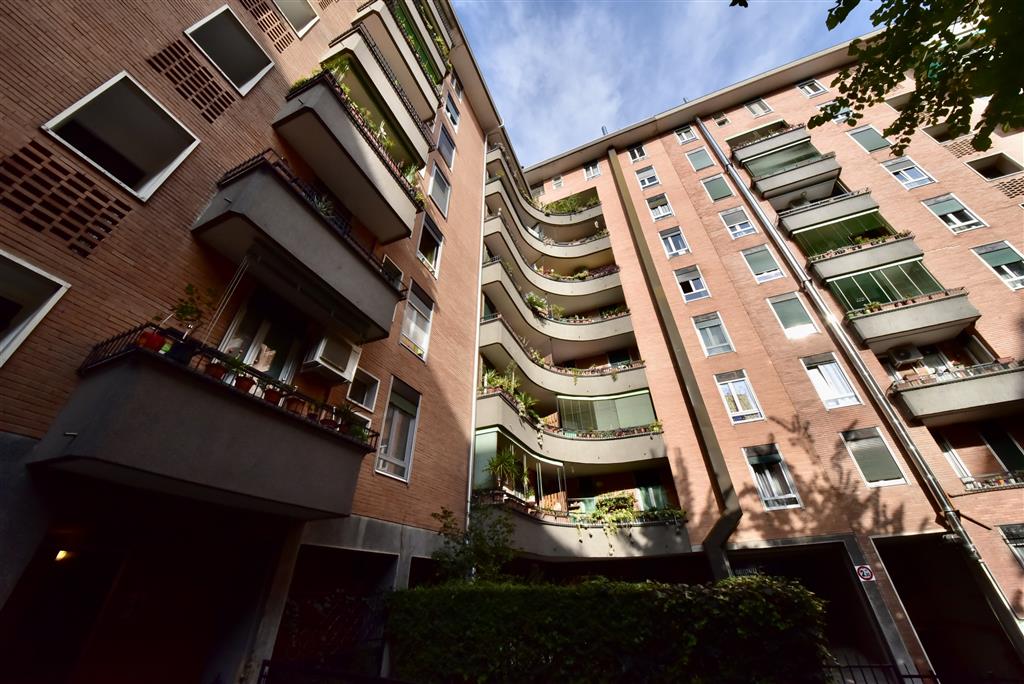 Appartamento con box in via astesani 47, Milano