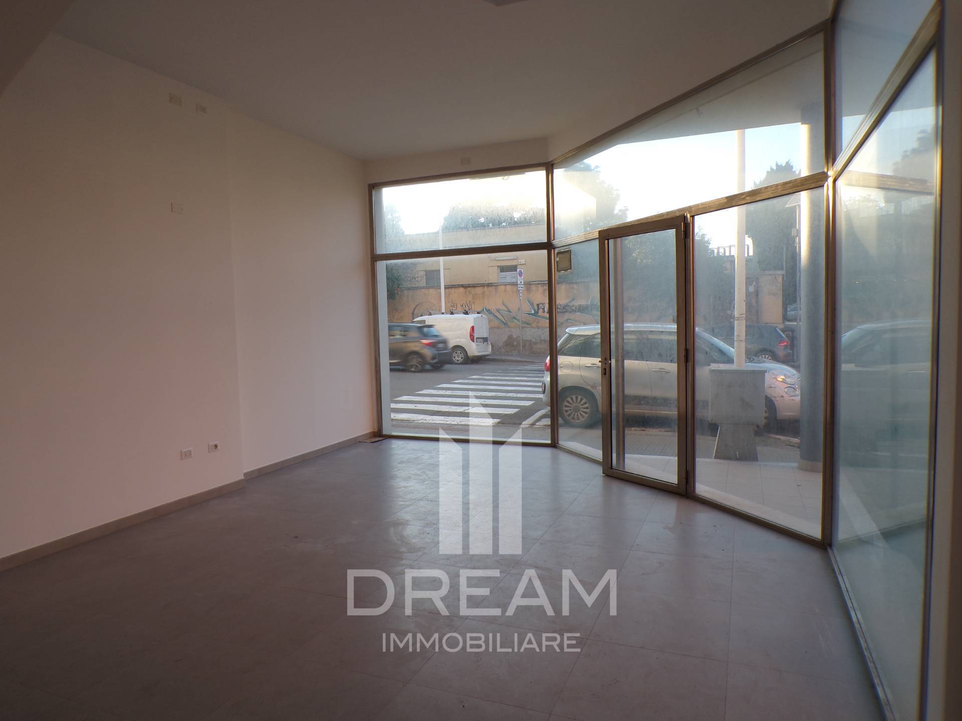 Locale commerciale in vendita a Cagliari, Pirri